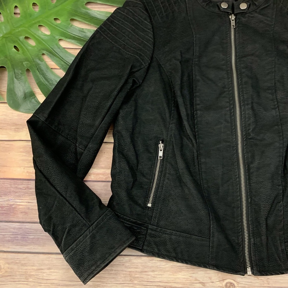 Torrid black faux suede zip up biker moto jacket - Picture 4 of 12